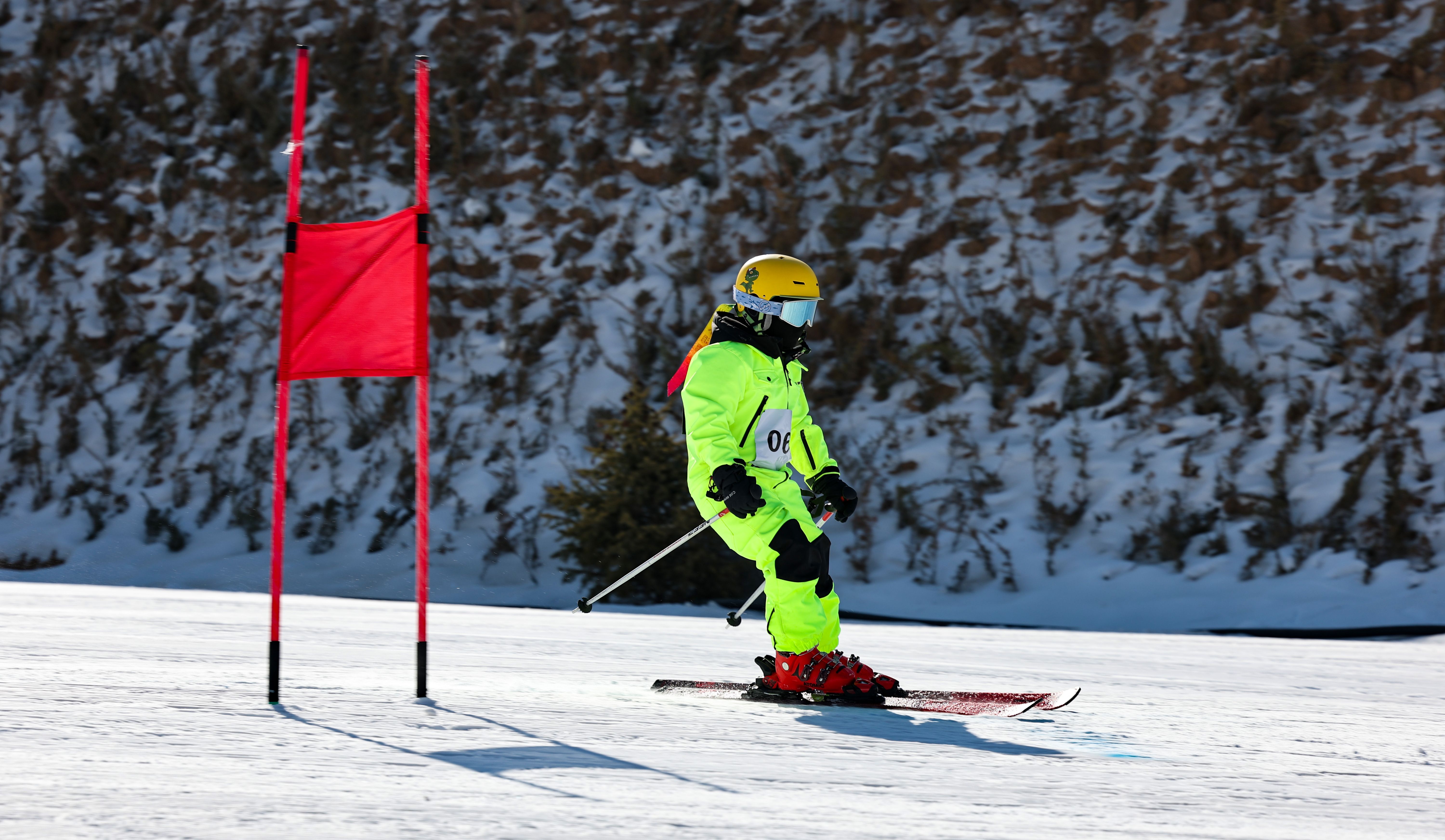 2025年冰雪运动会，冰上飞驰点燃激情
