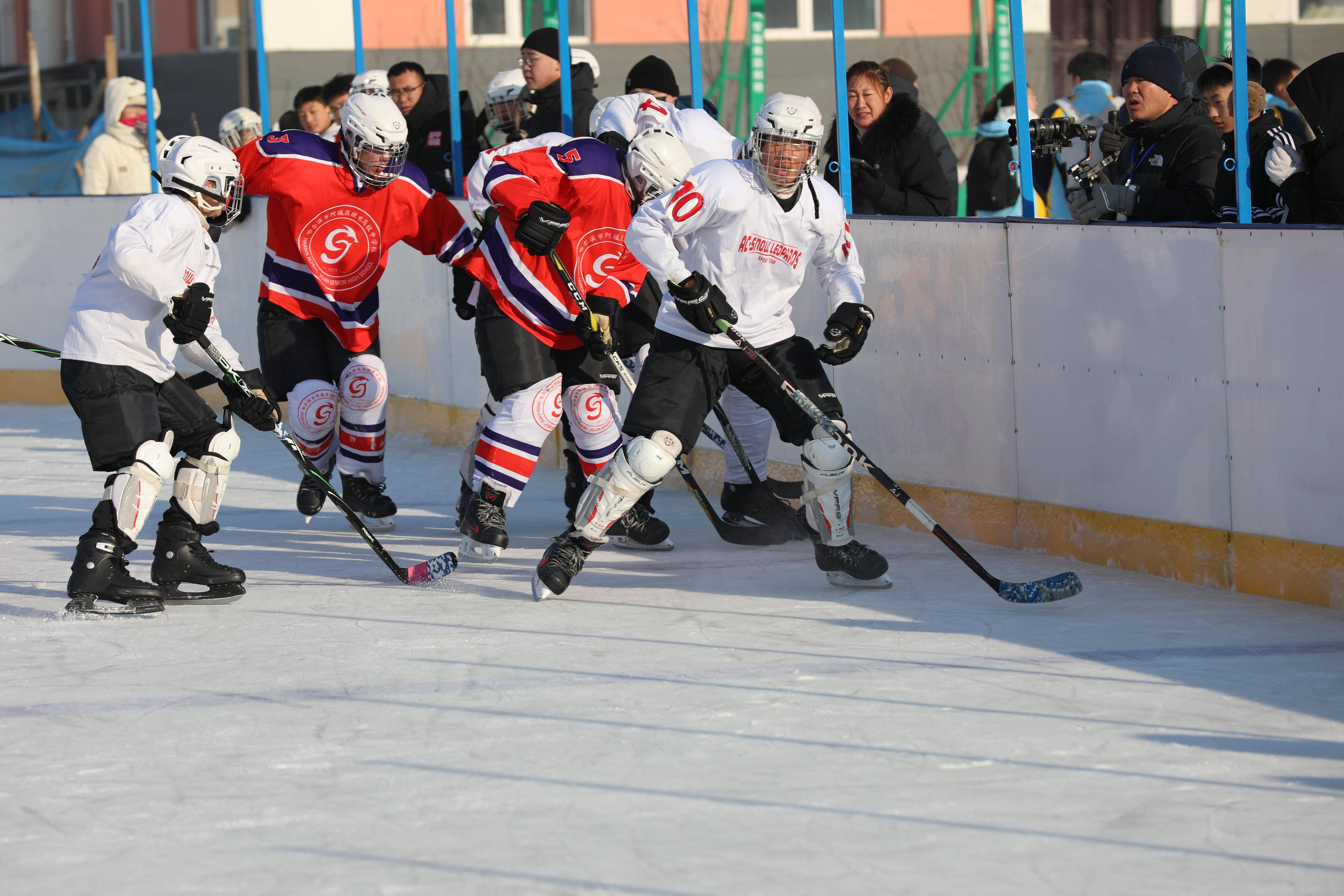 2025年冰雪运动会，冰上飞驰点燃激情