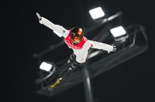 国际自由式滑雪锦标赛，雪地中的艺术表演