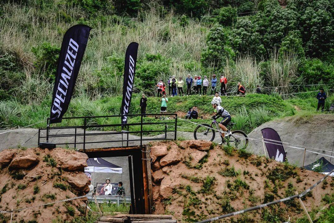 特色山地越野自行车赛，穿越林海峡谷的速度盛宴的简单介绍