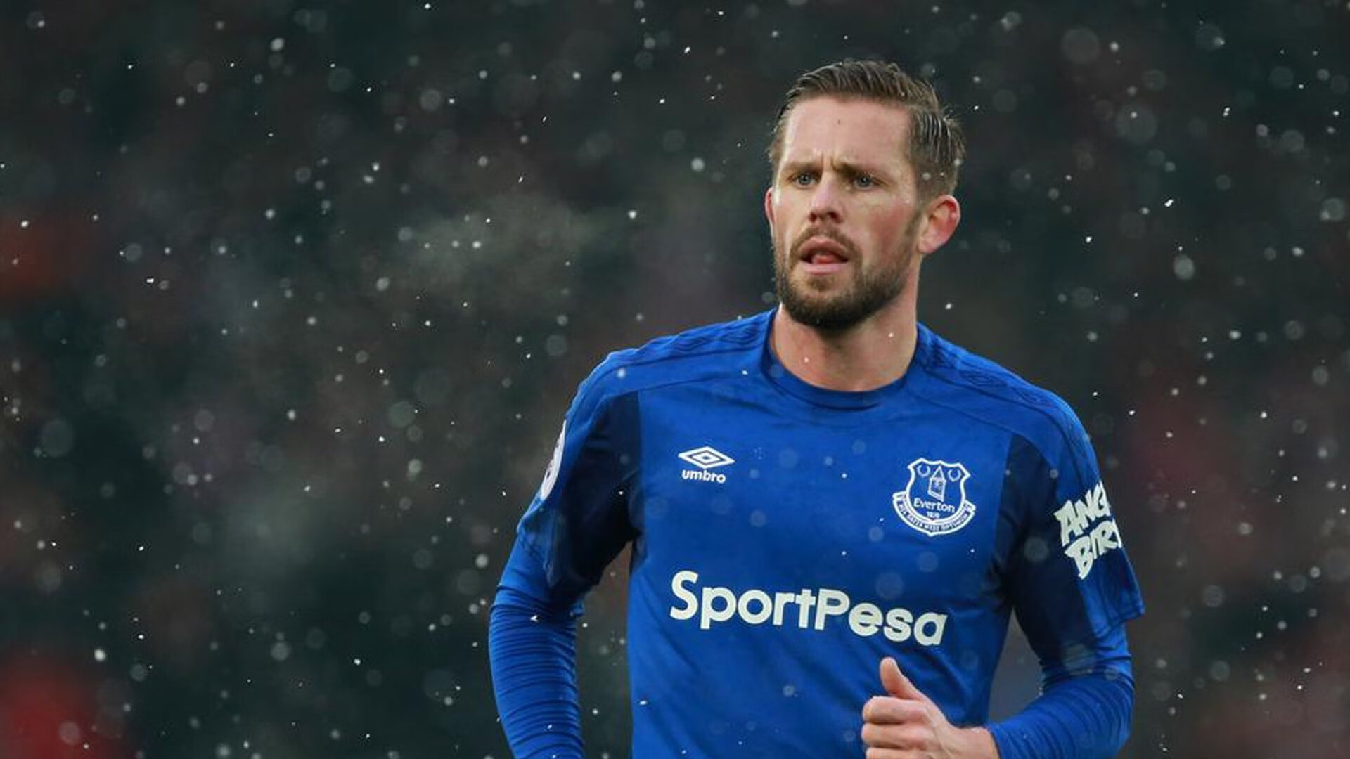 _湖人队全面开花，逐渐走出低迷_，湖人队出场