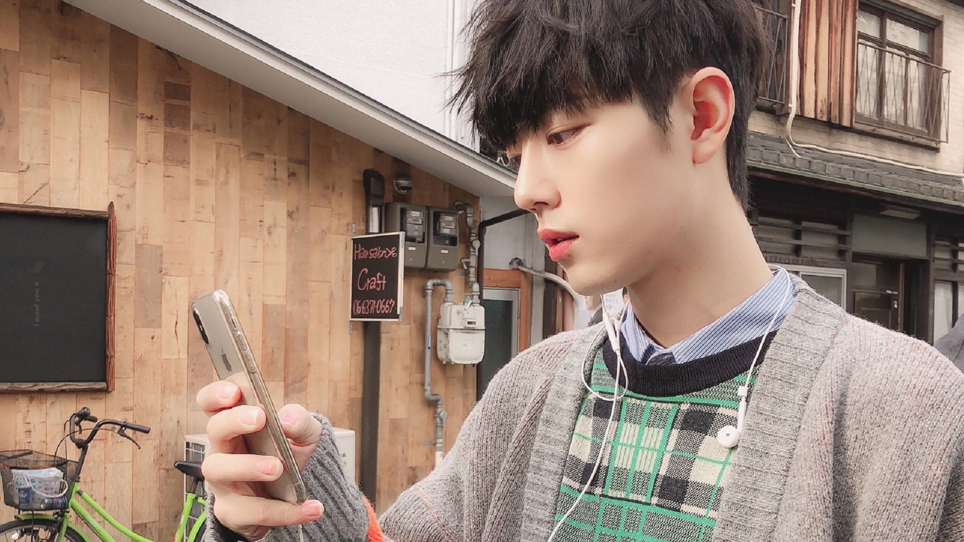 瑞士队后卫吉梅内斯在巴黎奥运会上表现出色,乌拉圭后卫吉梅内斯