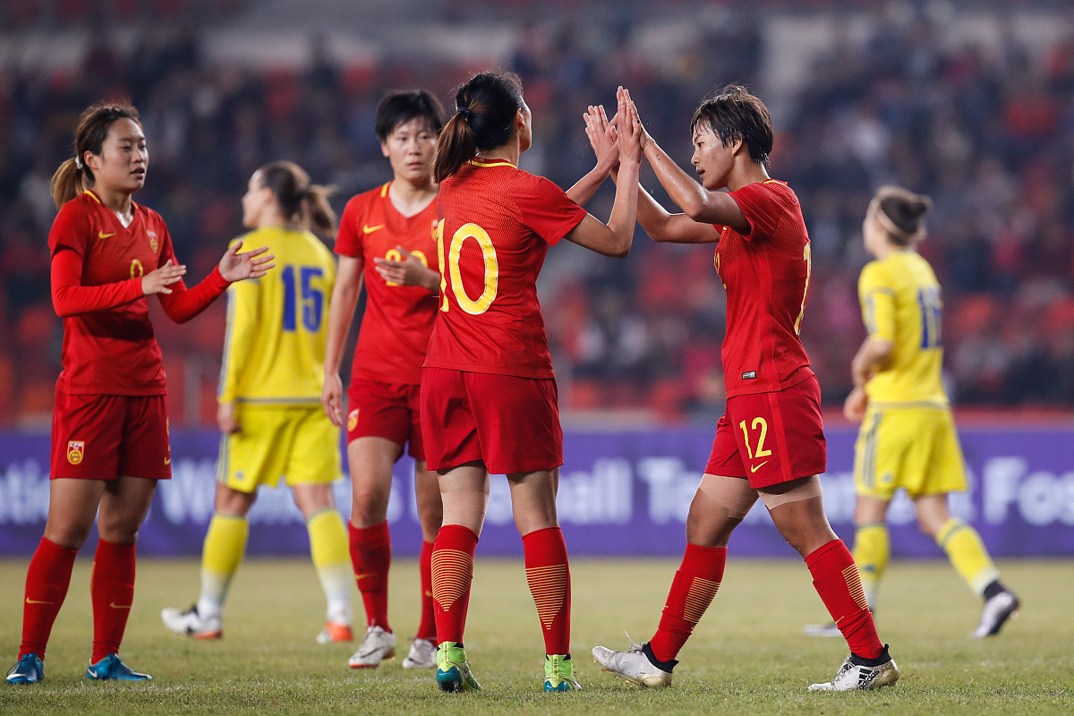 包含"女足的闪亮时刻：国际赛场的表现"的词条